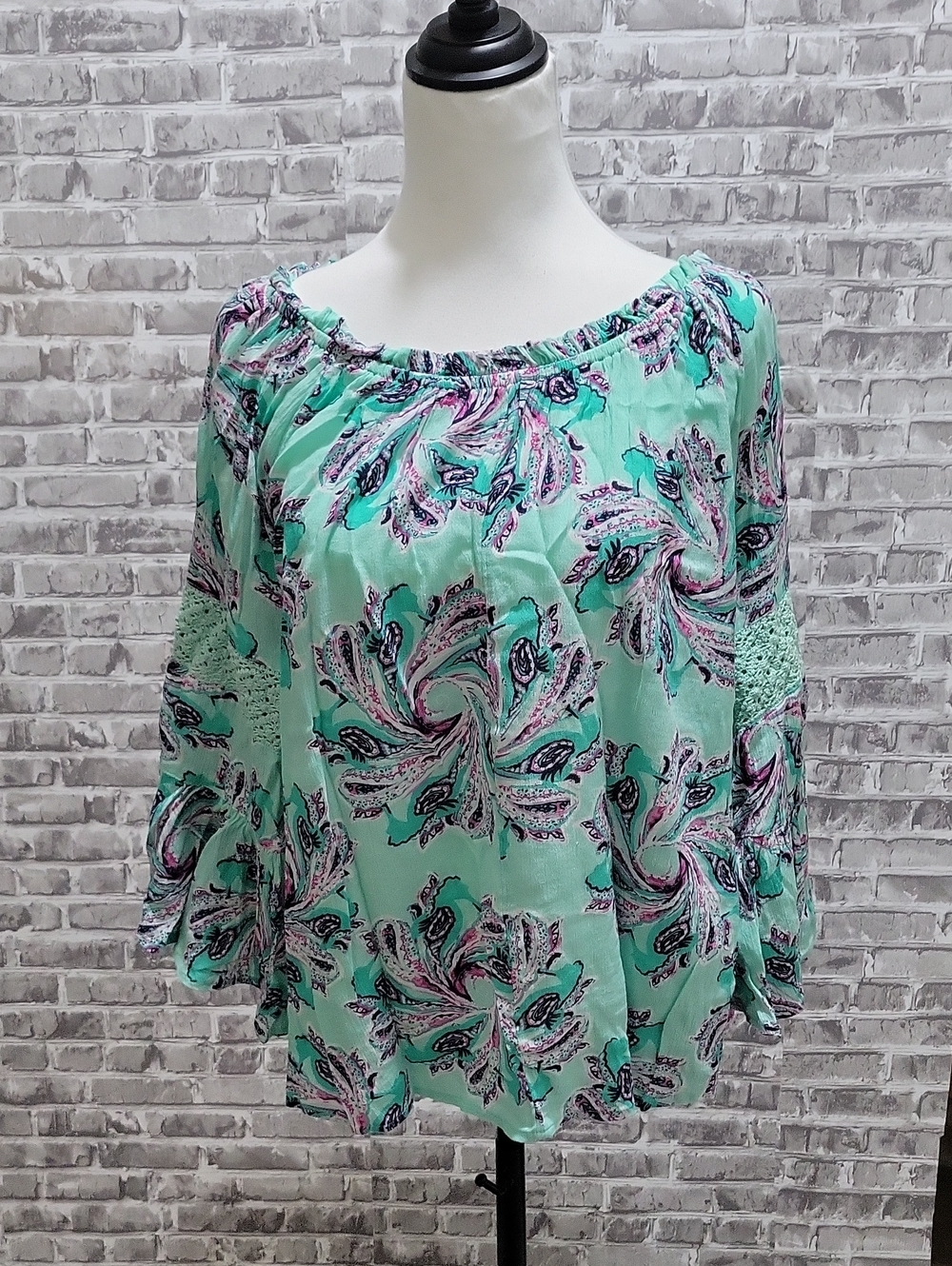 crown & ivy Green Paisley Floral Top With Boho Crochet Sleeves, Sz M, Bohemian